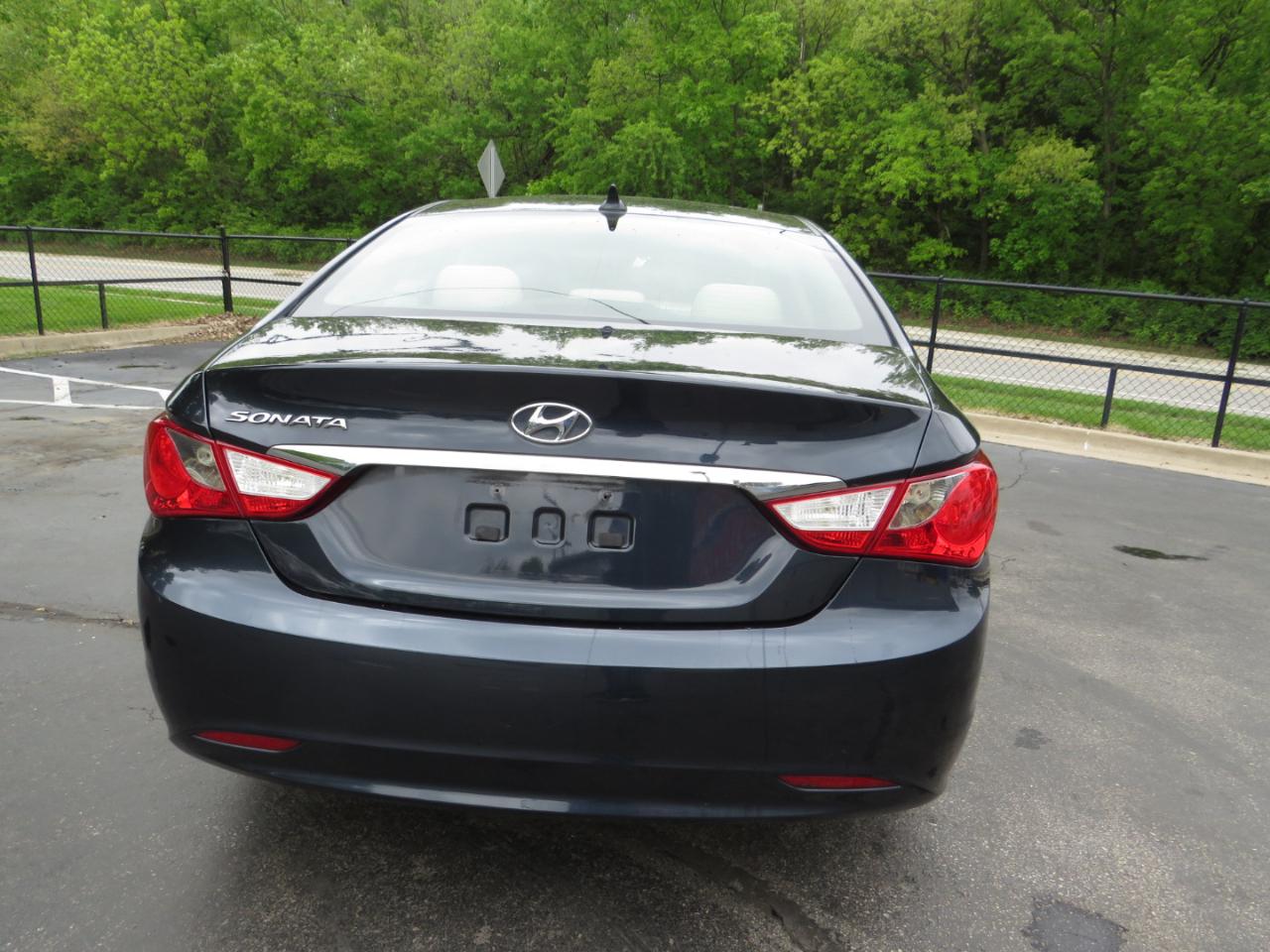 Hyundai Sonata 4dr Sdn 2.4L Auto GLS 2011