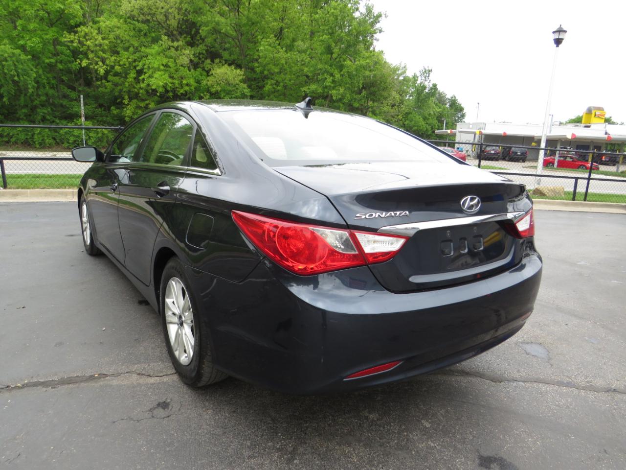 Hyundai Sonata 4dr Sdn 2.4L Auto GLS 2011