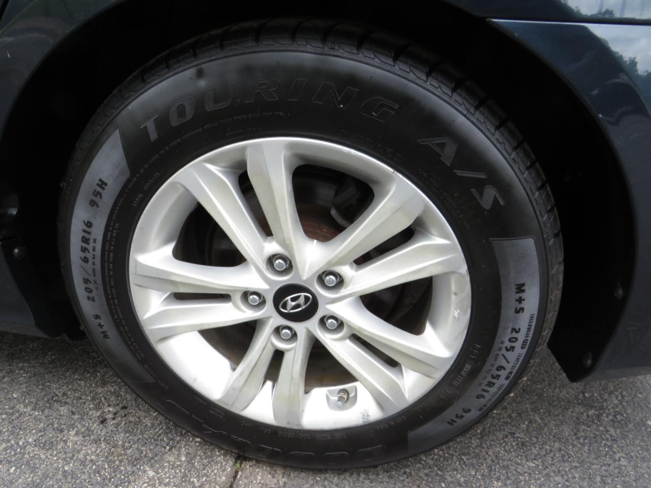 Hyundai Sonata 4dr Sdn 2.4L Auto GLS 2011