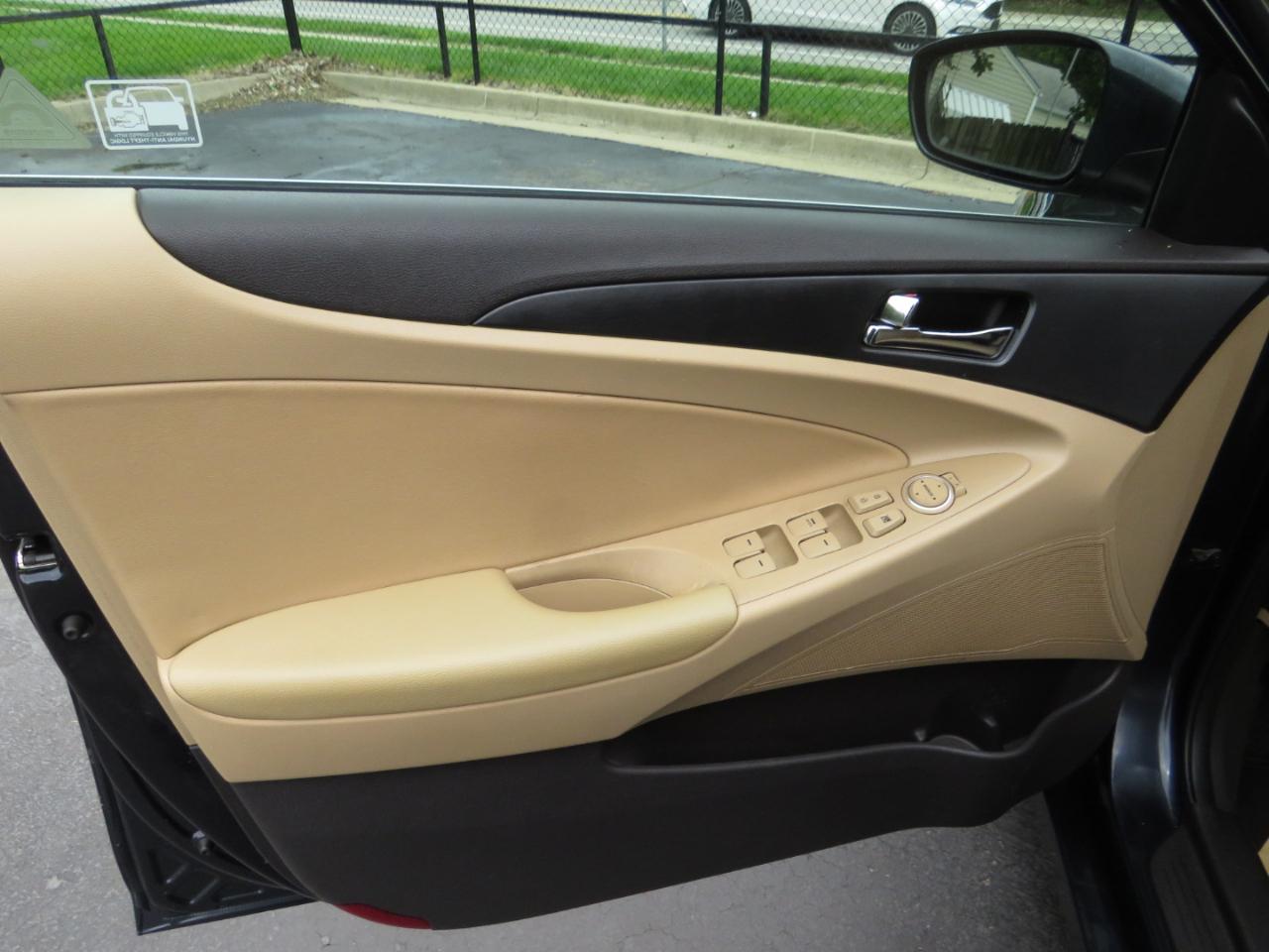 Hyundai Sonata 4dr Sdn 2.4L Auto GLS 2011