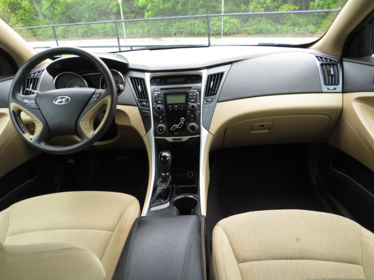 Hyundai Sonata 4dr Sdn 2.4L Auto GLS 2011