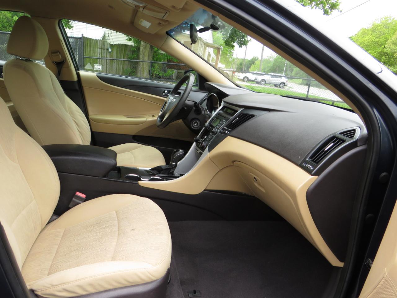 Hyundai Sonata 4dr Sdn 2.4L Auto GLS 2011