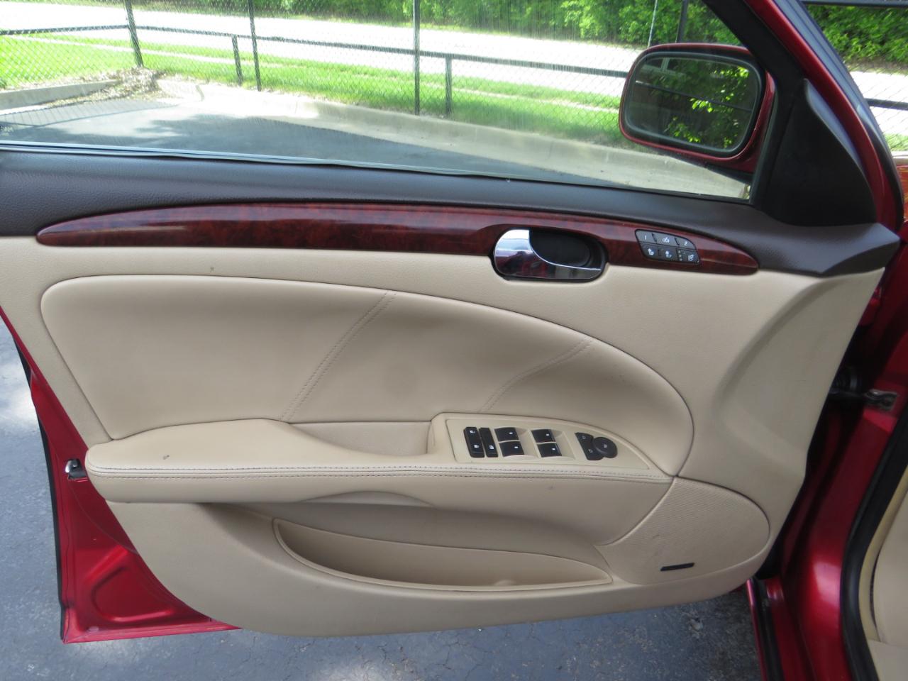 Buick Lucerne 4dr Sdn CXL-4 2009