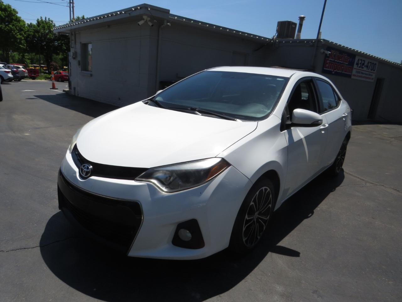 Toyota Corolla 4dr Sdn CVT LE Premium (Natl) 2015