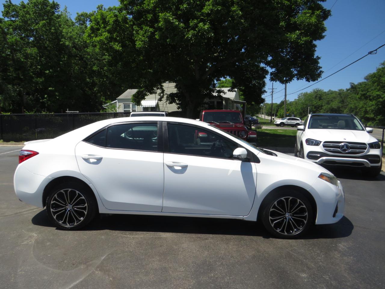 Toyota Corolla 4dr Sdn CVT LE Premium (Natl) 2015
