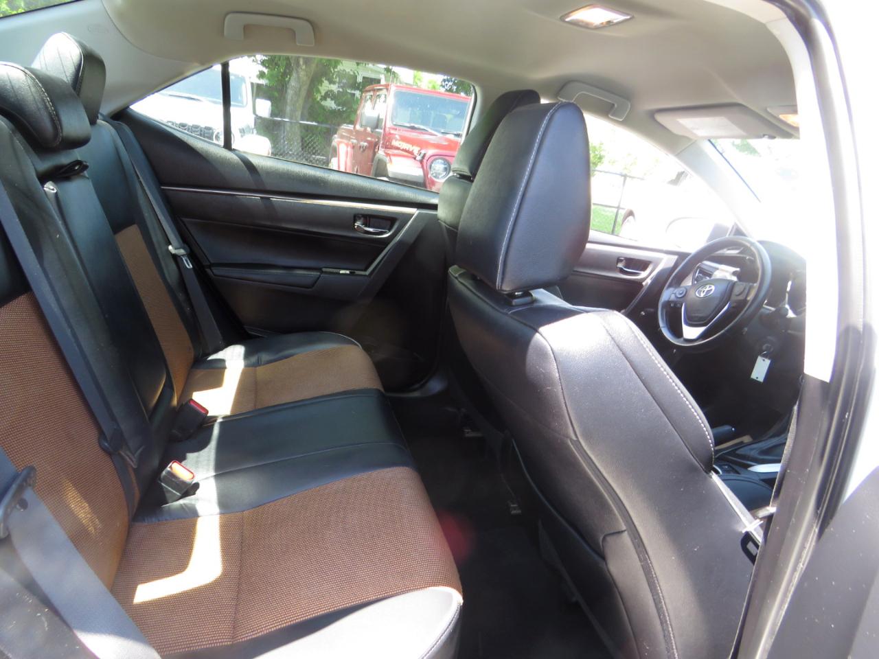 Toyota Corolla 4dr Sdn CVT LE Premium (Natl) 2015