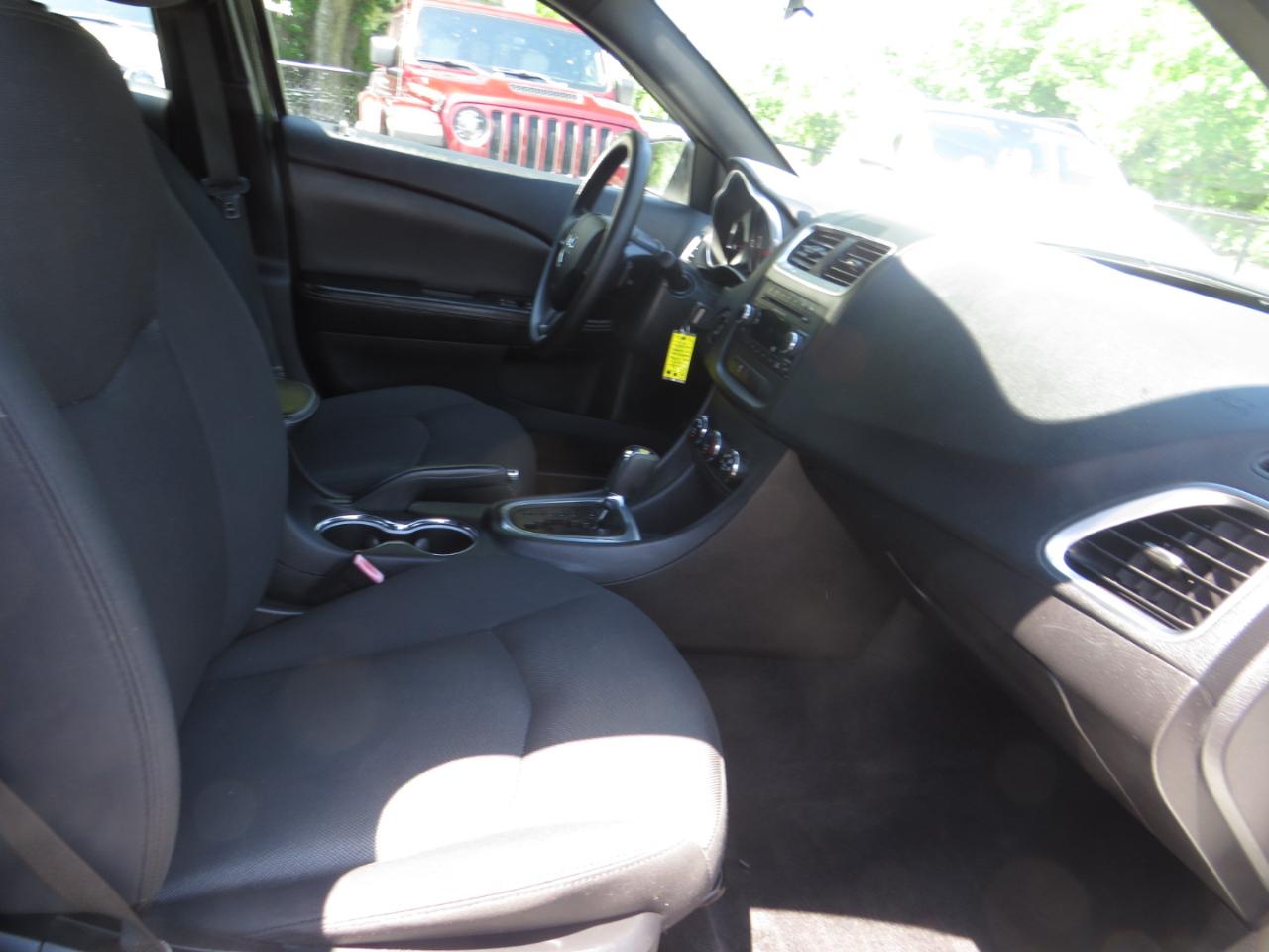 Dodge Avenger 4dr Sdn SE 2014