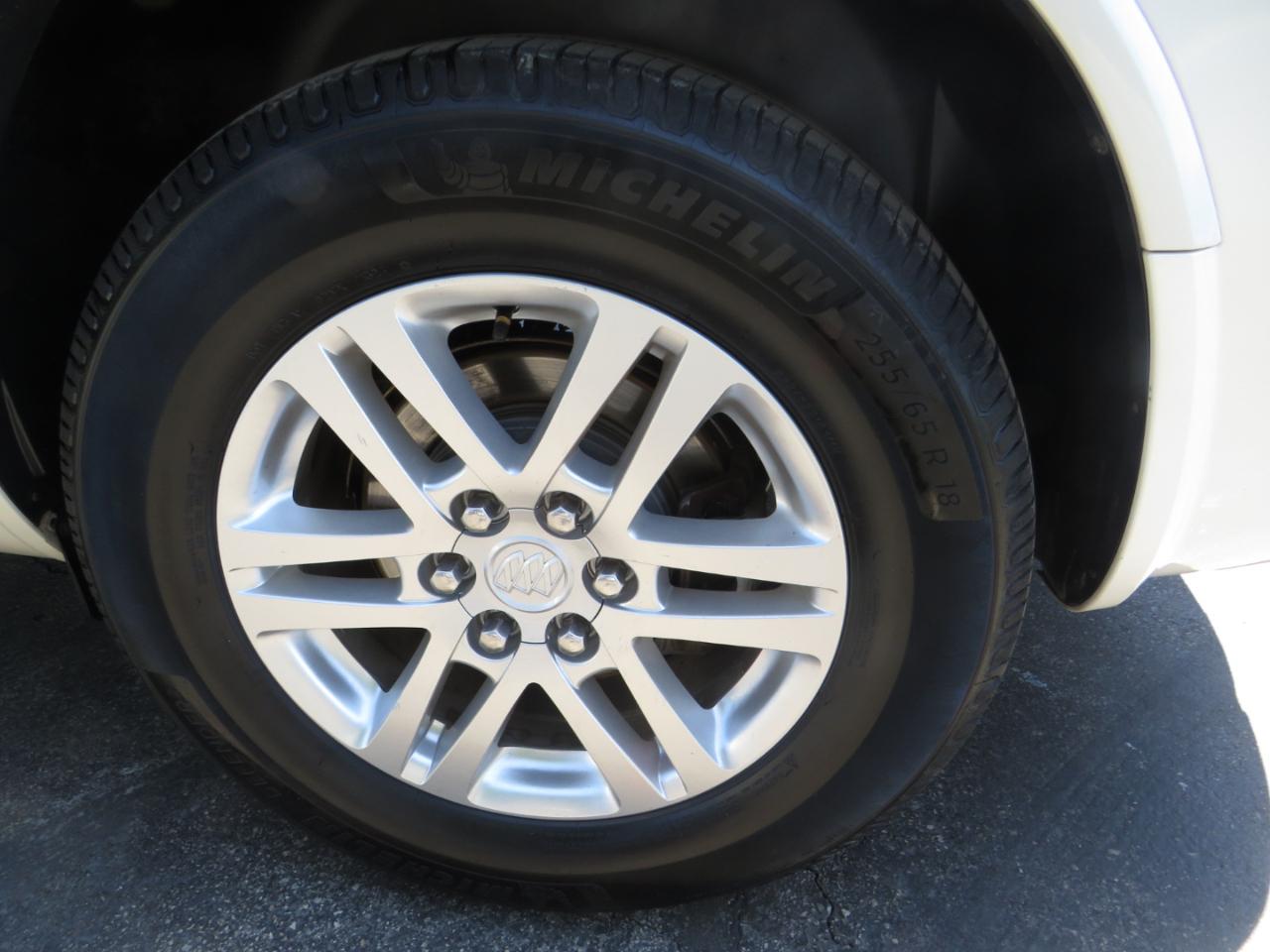 Buick Enclave FWD 4dr Convenience 2015