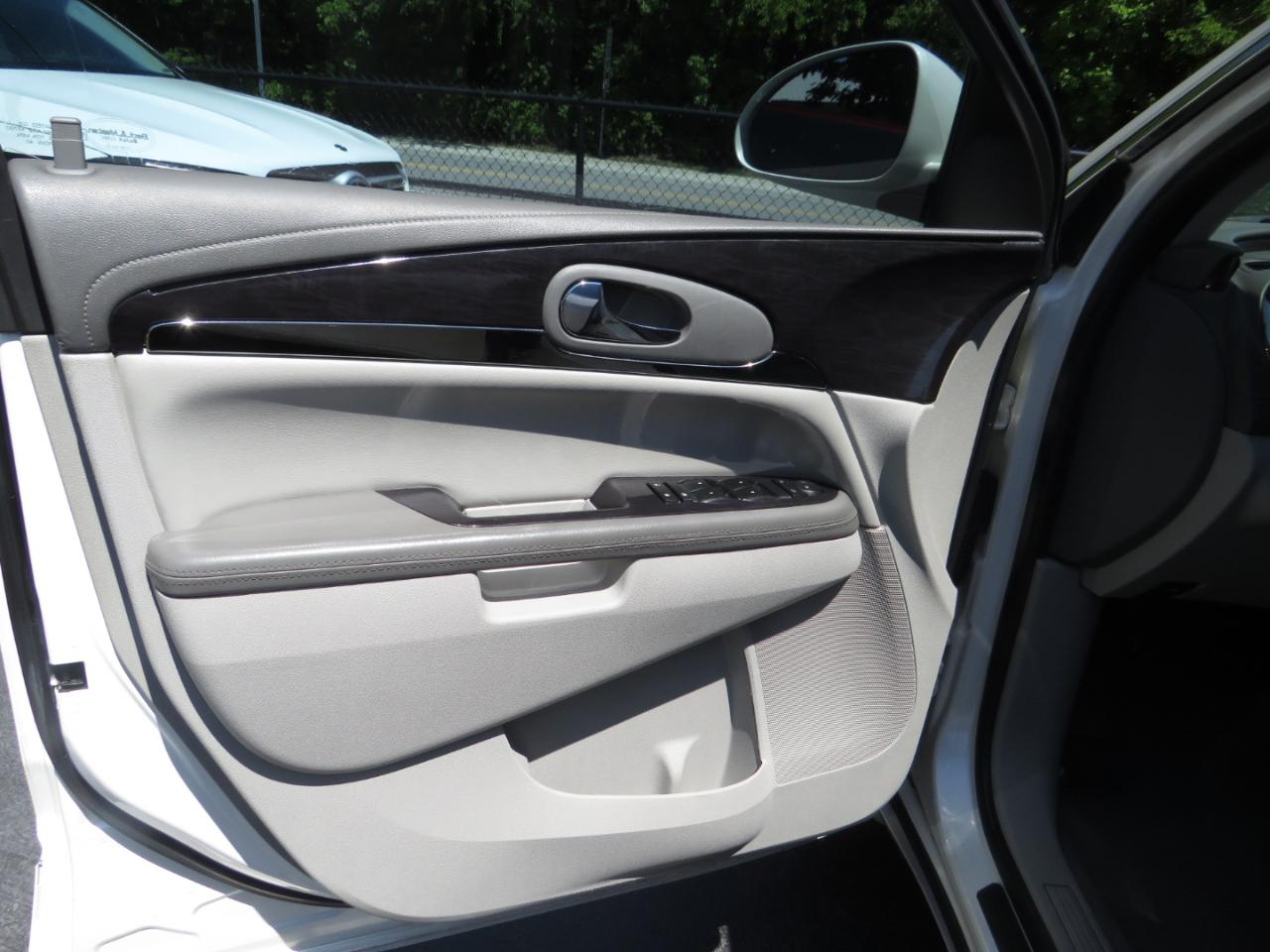 Buick Enclave FWD 4dr Convenience 2015