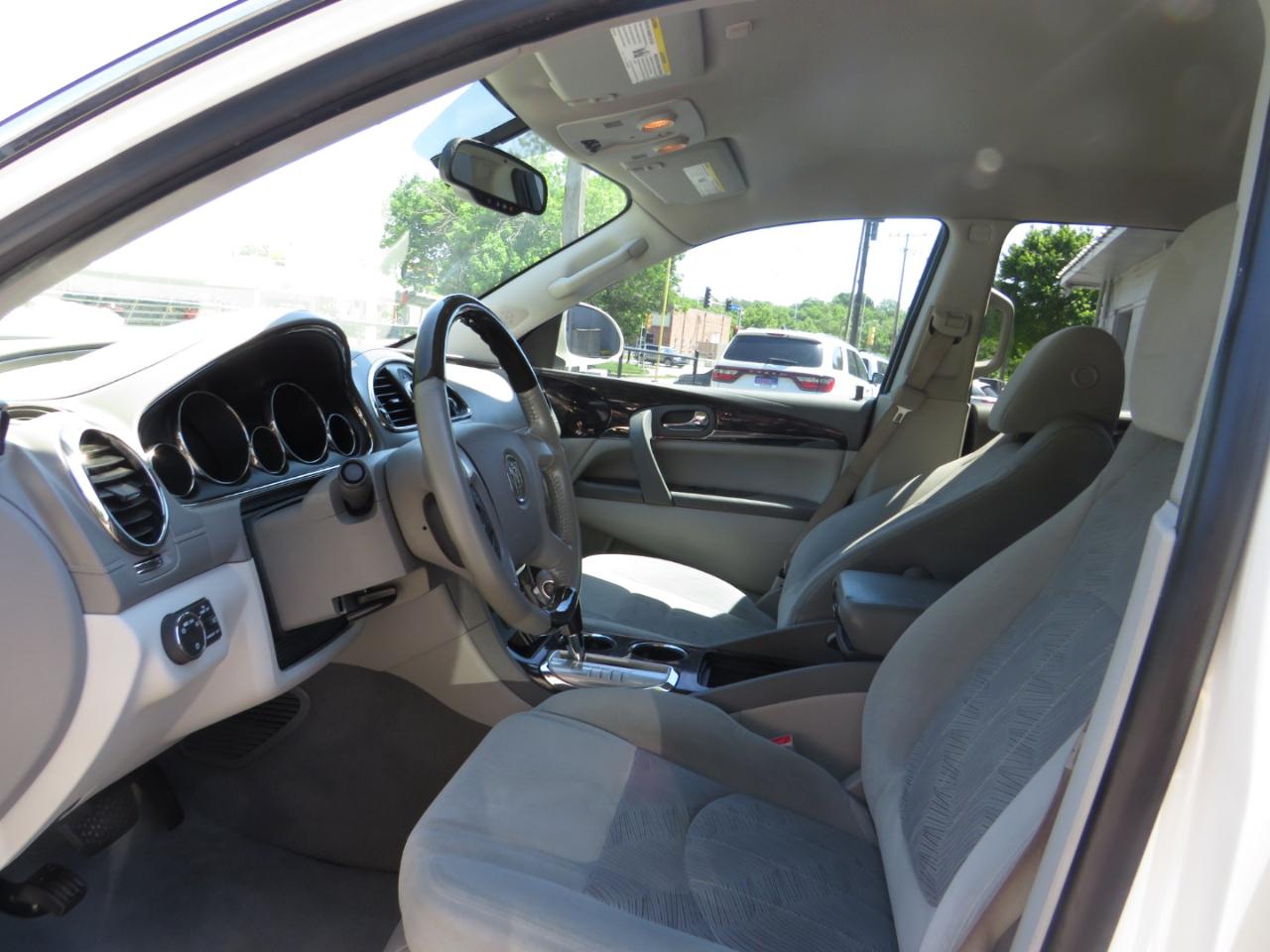 Buick Enclave FWD 4dr Convenience 2015