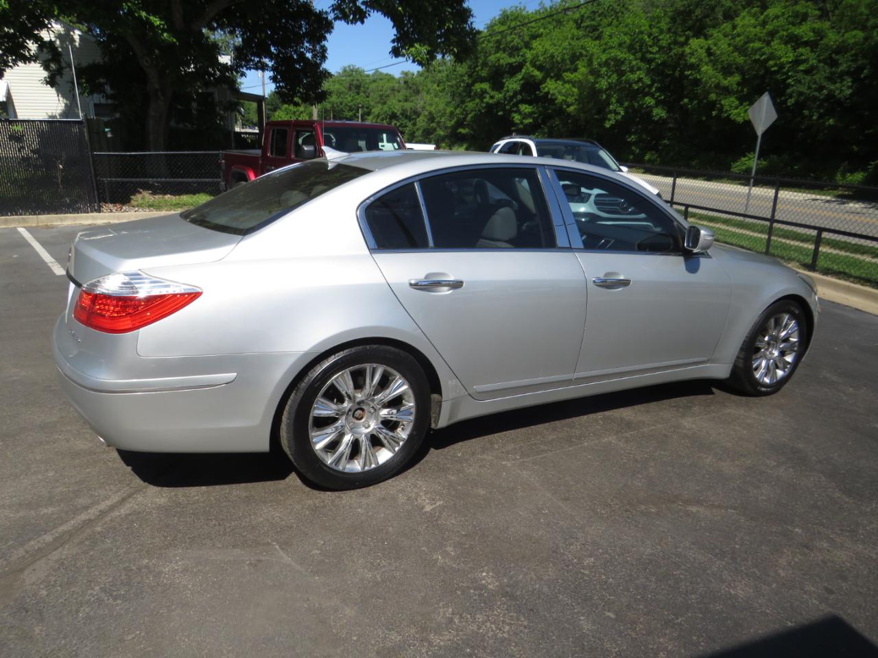 Hyundai Genesis 4dr Sdn 3.8L V6 2009