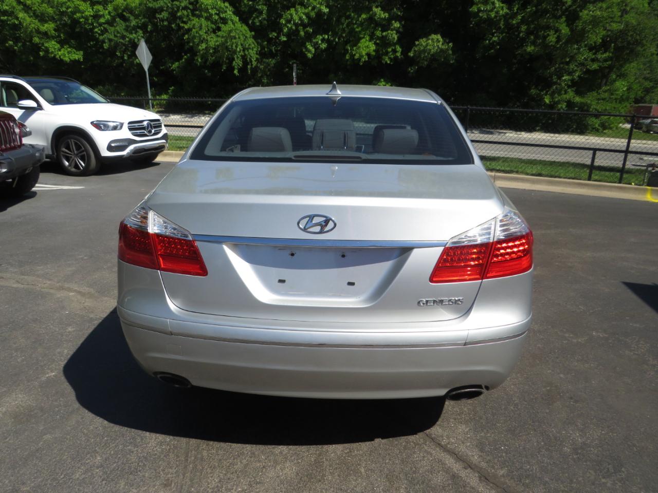 Hyundai Genesis 4dr Sdn 3.8L V6 2009