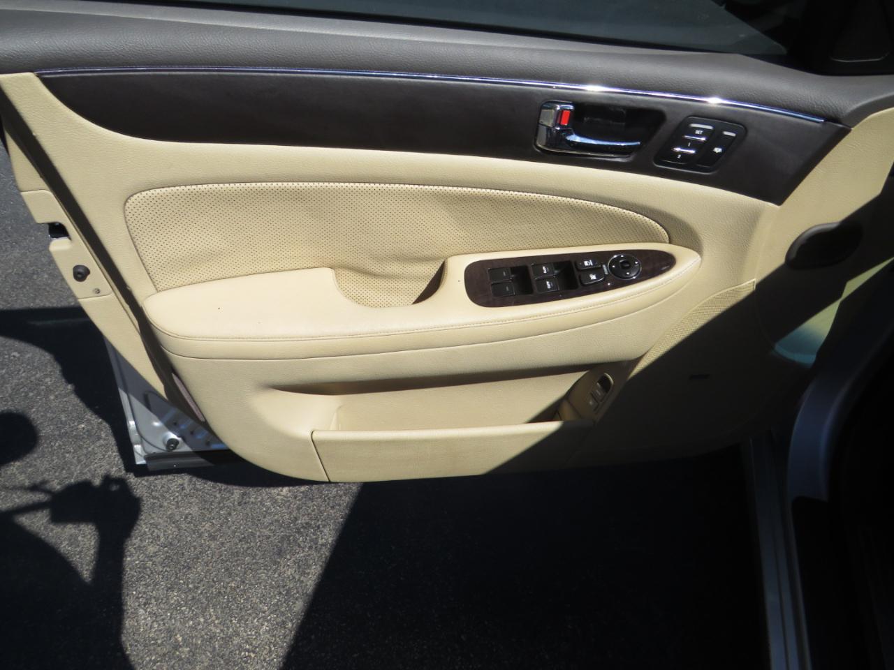 Hyundai Genesis 4dr Sdn 3.8L V6 2009