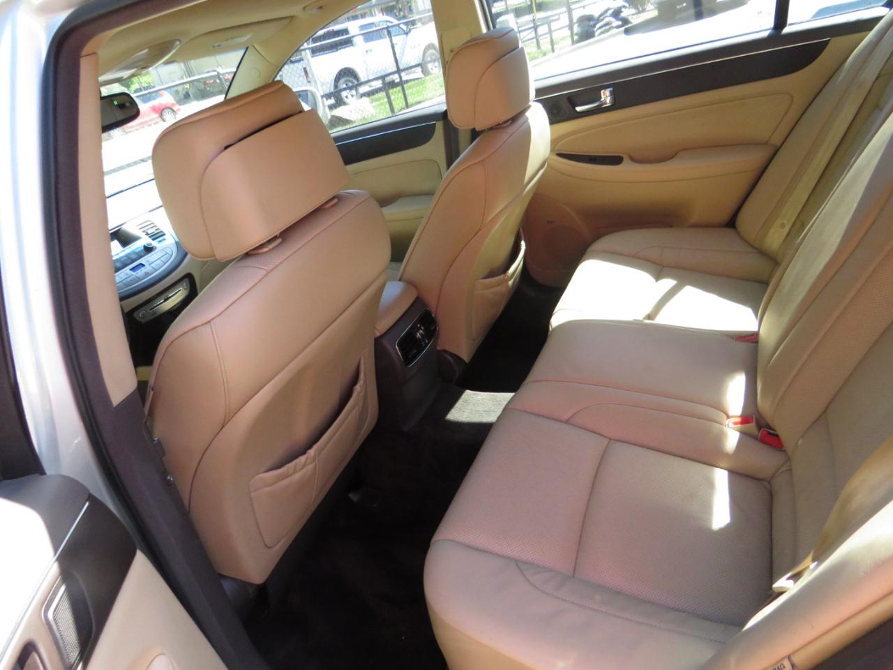 Hyundai Genesis 4dr Sdn 3.8L V6 2009