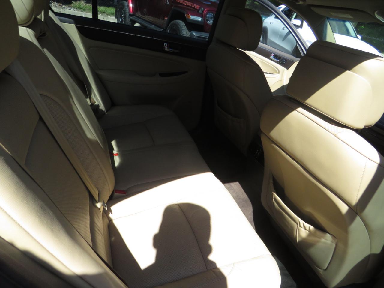 Hyundai Genesis 4dr Sdn 3.8L V6 2009