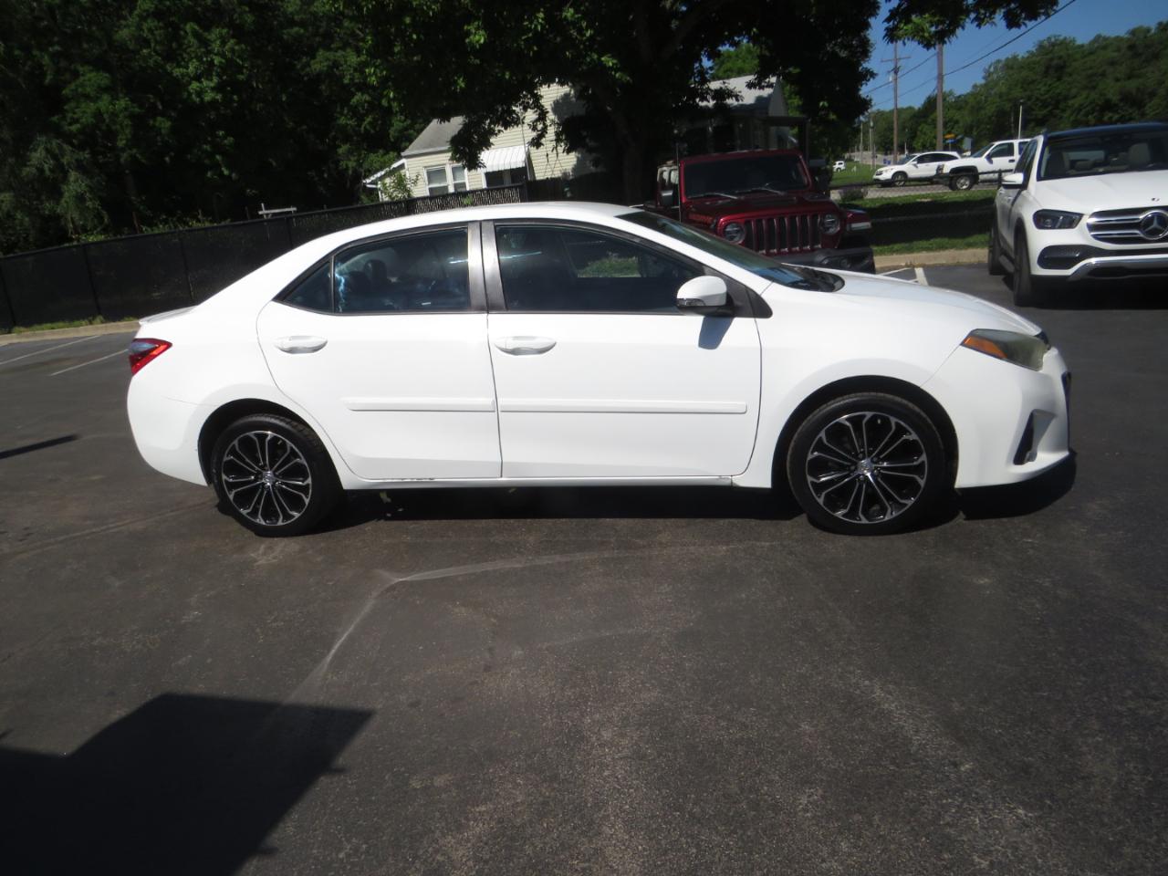 Toyota Corolla 4dr Sdn CVT LE Premium (Natl) 2014