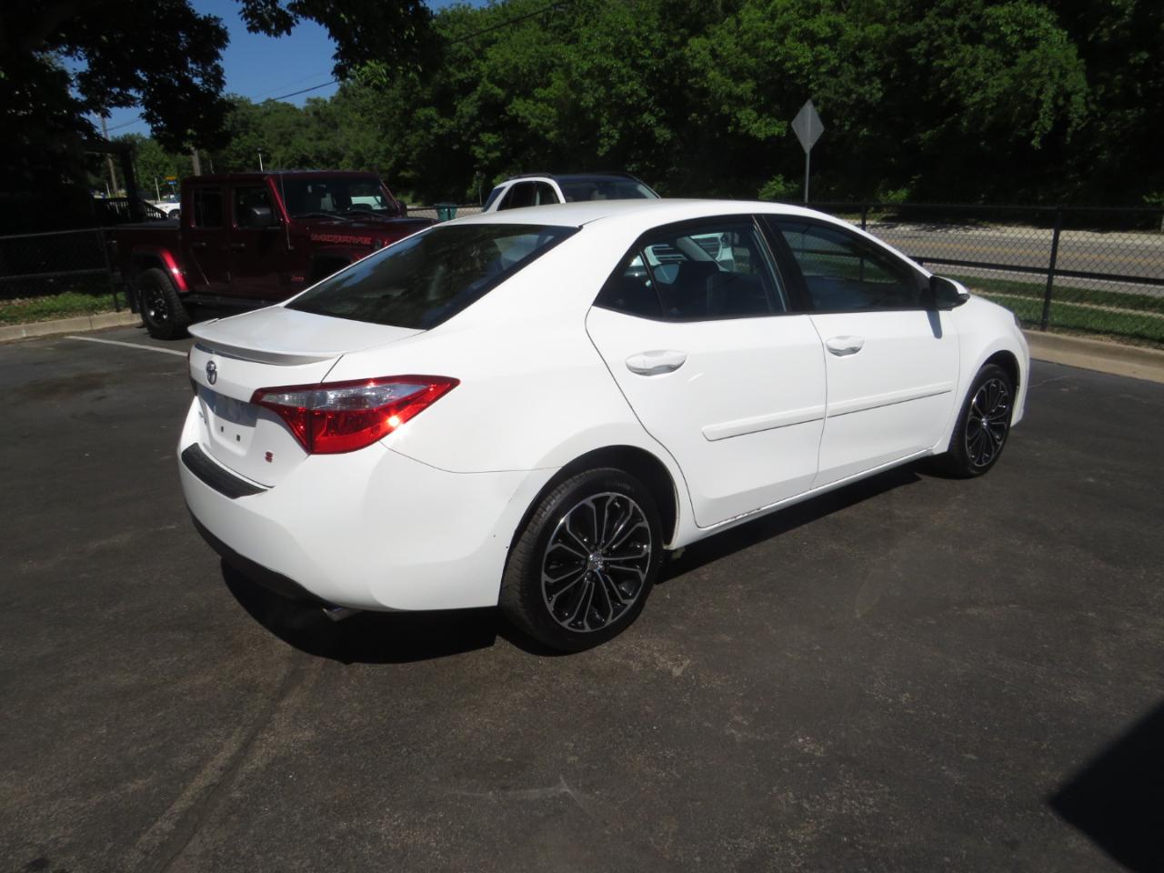 Toyota Corolla 4dr Sdn CVT LE Premium (Natl) 2014