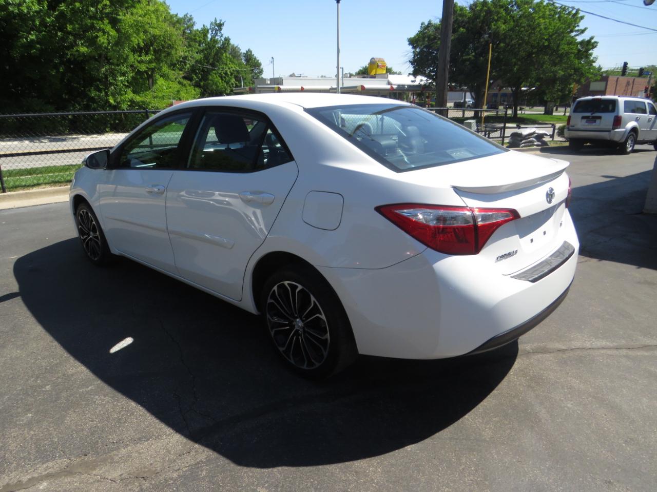 Toyota Corolla 4dr Sdn CVT LE Premium (Natl) 2014