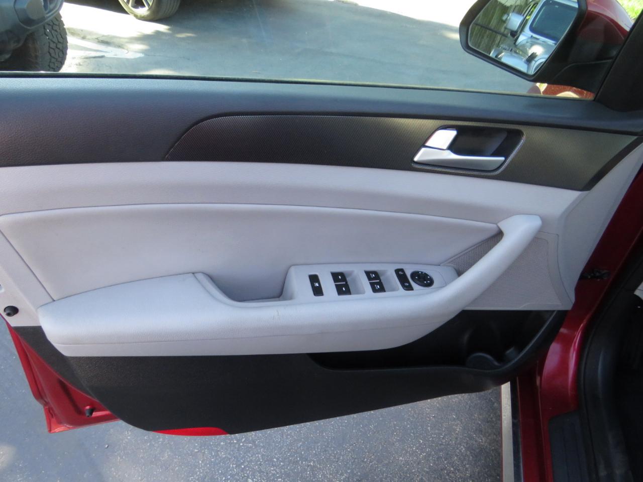 Hyundai Sonata 4dr Sdn 2.4L Sport 2015