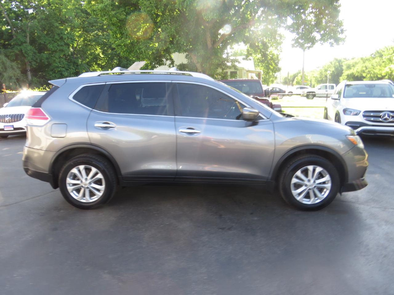 Nissan Rogue FWD 4dr SV 2015
