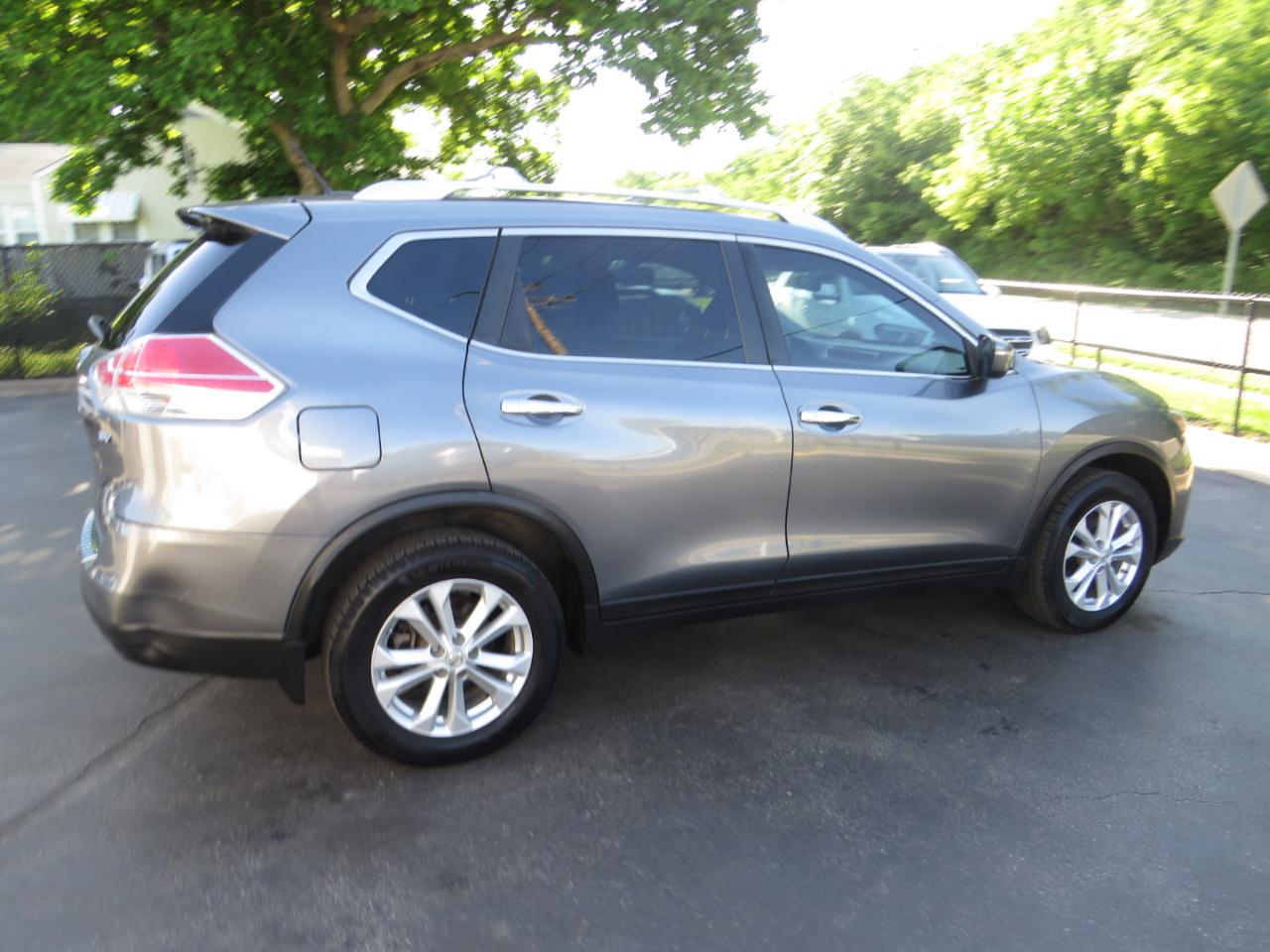 Nissan Rogue FWD 4dr SV 2015