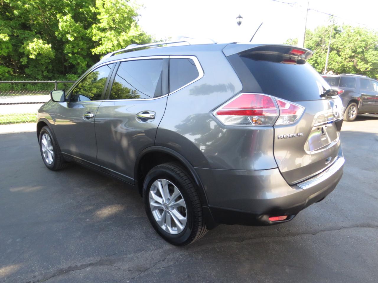 Nissan Rogue FWD 4dr SV 2015