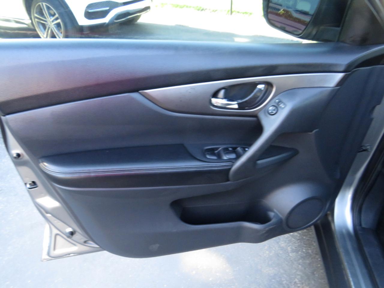 Nissan Rogue FWD 4dr SV 2015