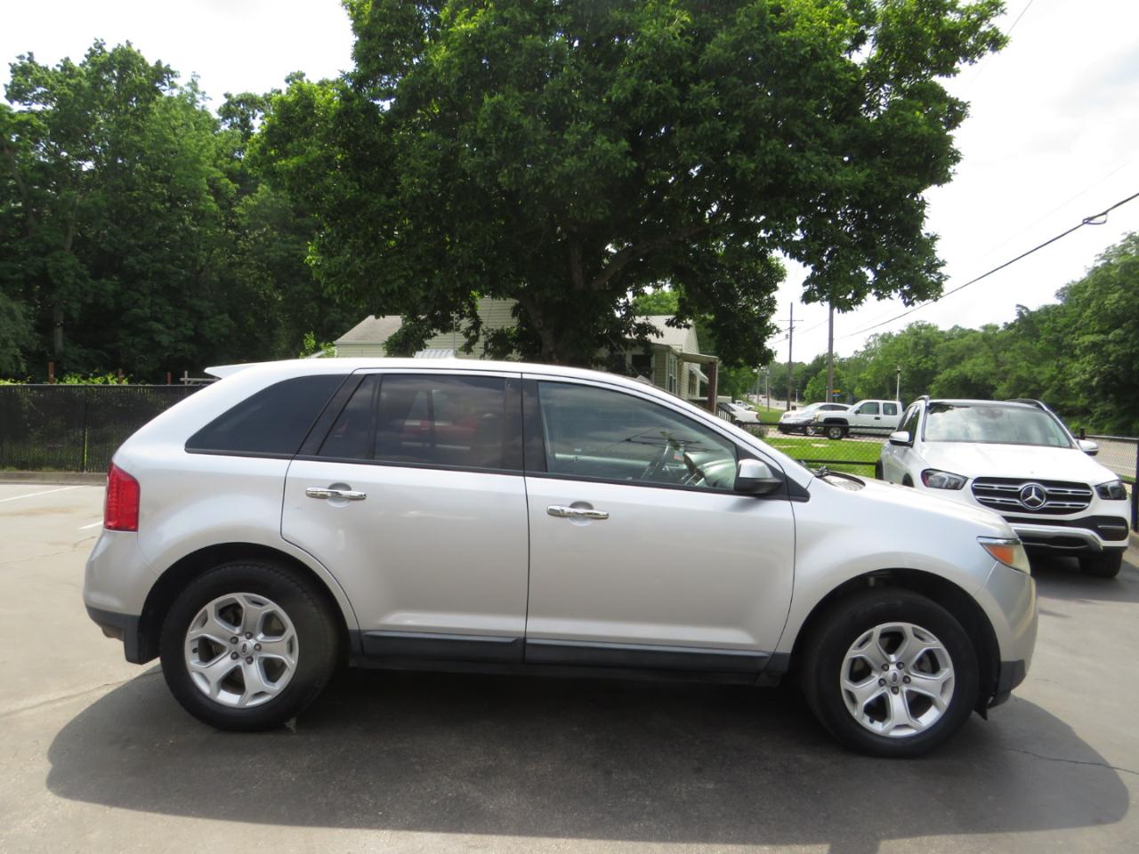 Ford Edge 4dr SEL FWD 2011
