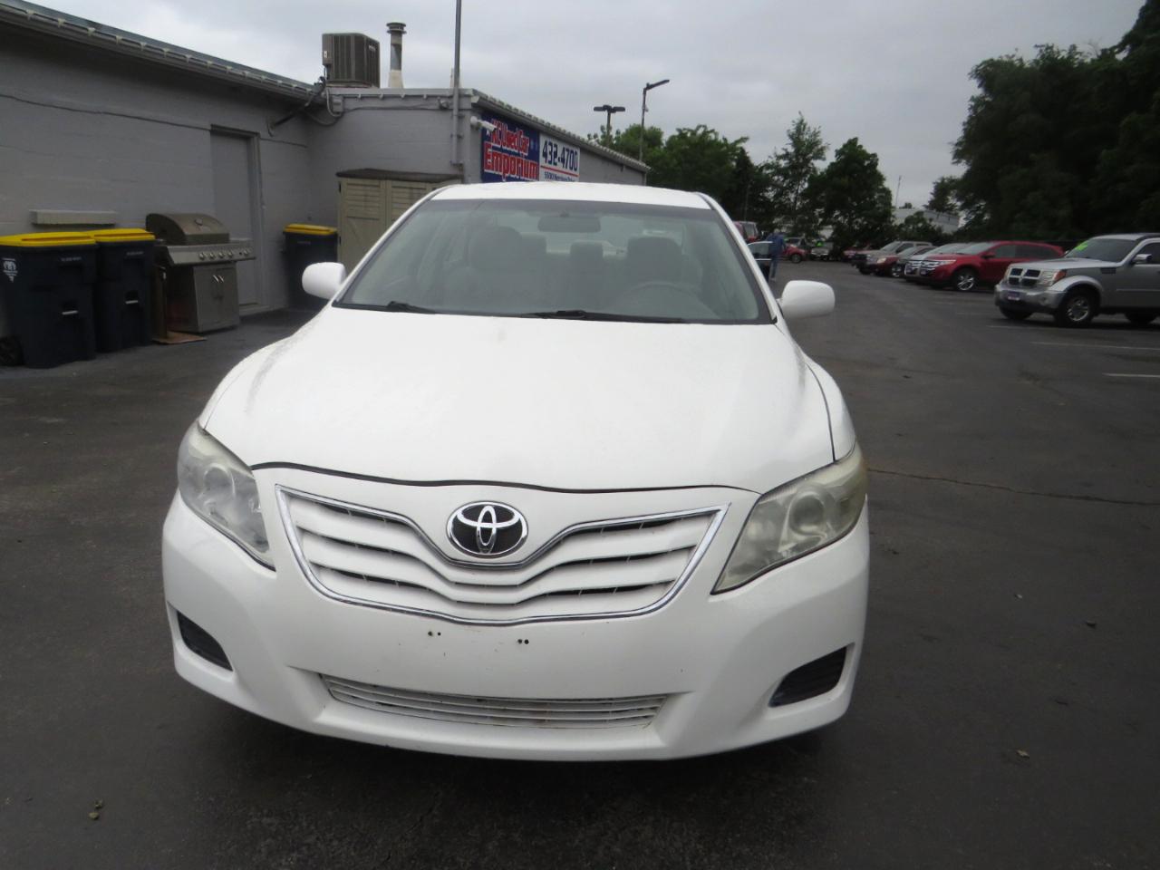 Toyota Camry 4dr Sdn I4 Man LE (Natl) 2011