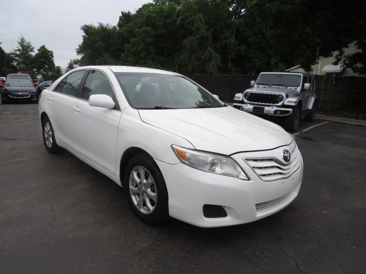 Toyota Camry 4dr Sdn I4 Man LE (Natl) 2011