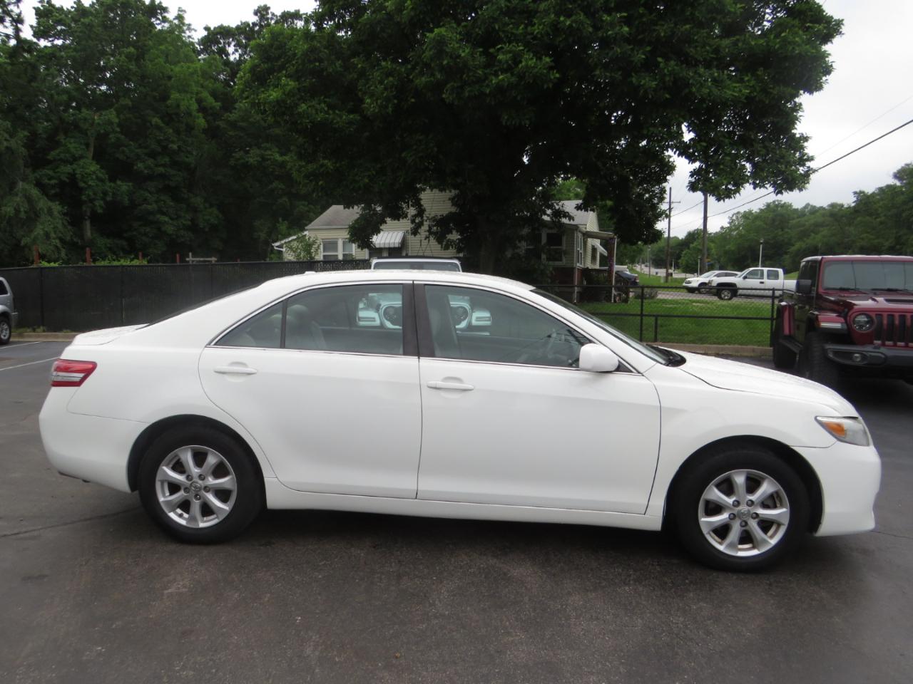 Toyota Camry 4dr Sdn I4 Man LE (Natl) 2011
