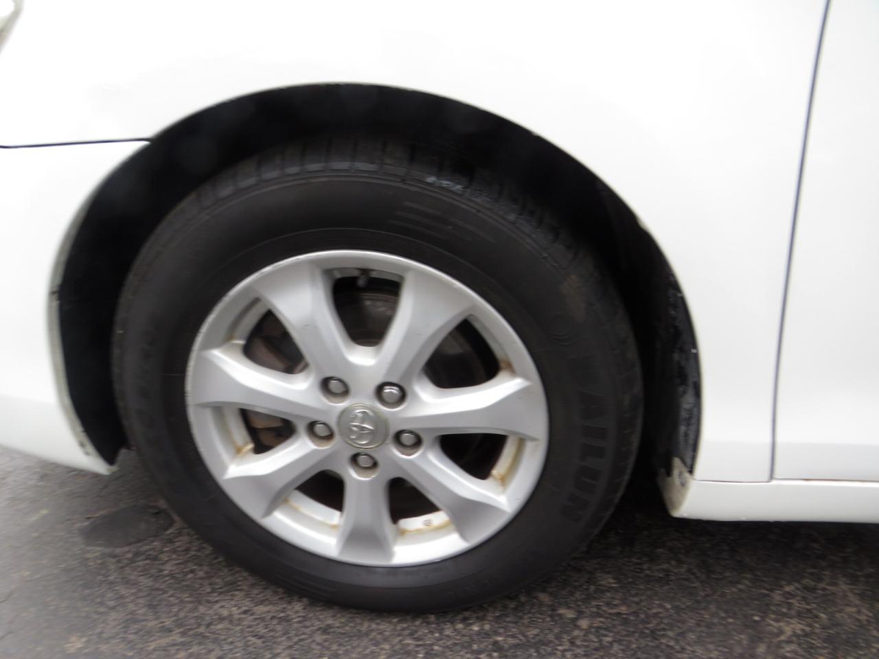 Toyota Camry 4dr Sdn I4 Man LE (Natl) 2011