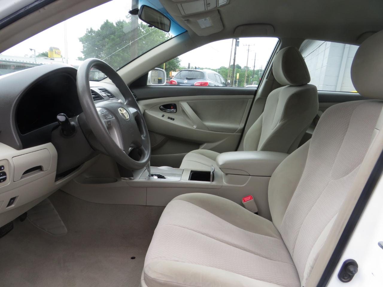 Toyota Camry 4dr Sdn I4 Man LE (Natl) 2011