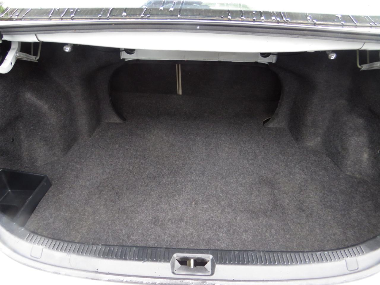 Toyota Camry 4dr Sdn I4 Man LE (Natl) 2011