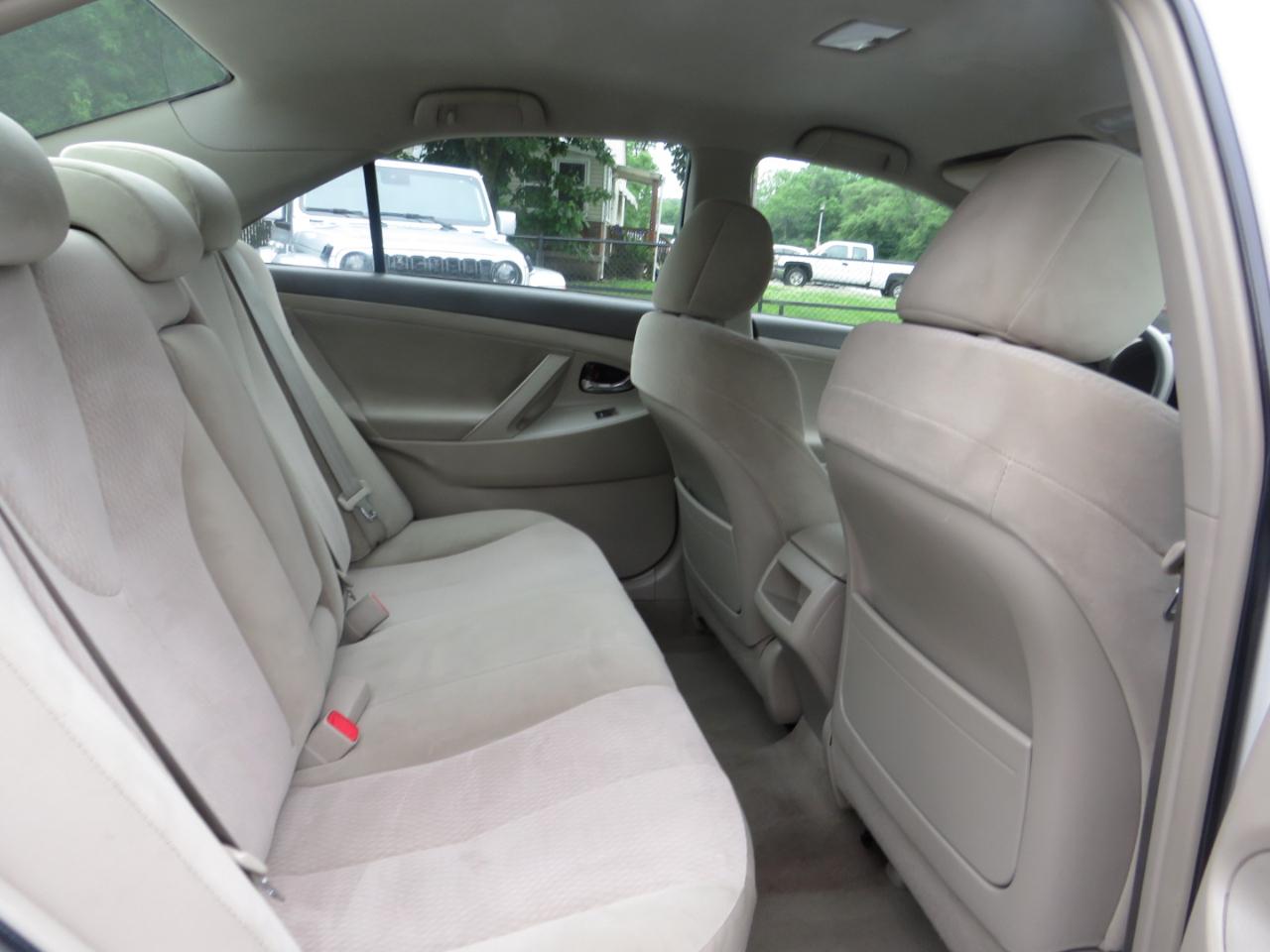 Toyota Camry 4dr Sdn I4 Man LE (Natl) 2011