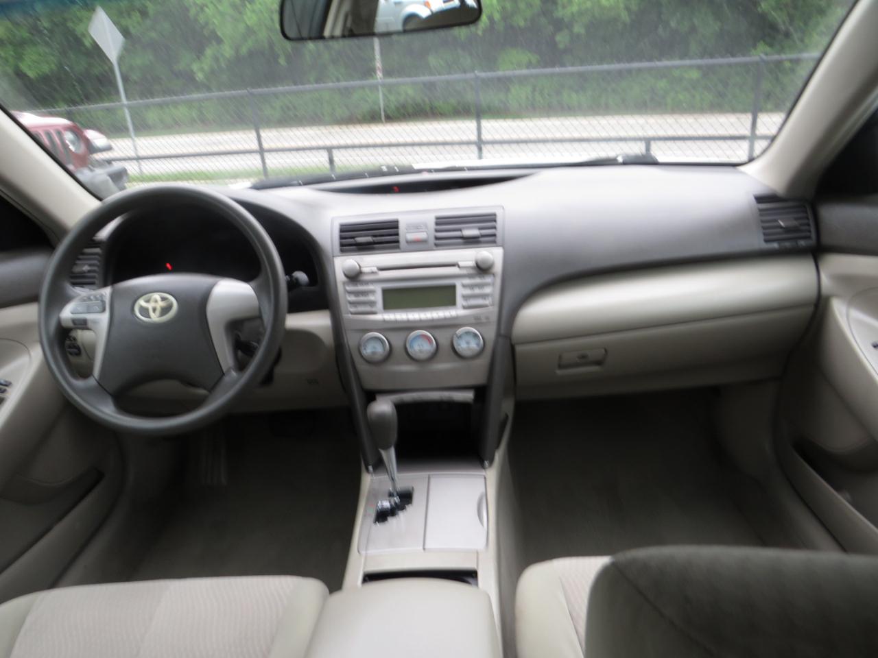 Toyota Camry 4dr Sdn I4 Man LE (Natl) 2011