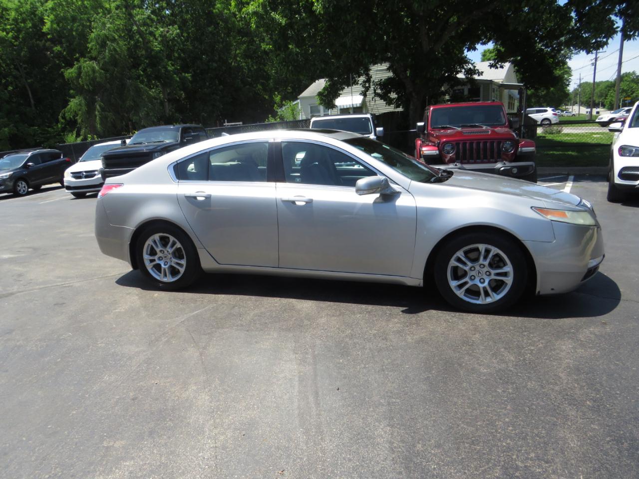 Acura TL 4dr Sdn 2WD 2010