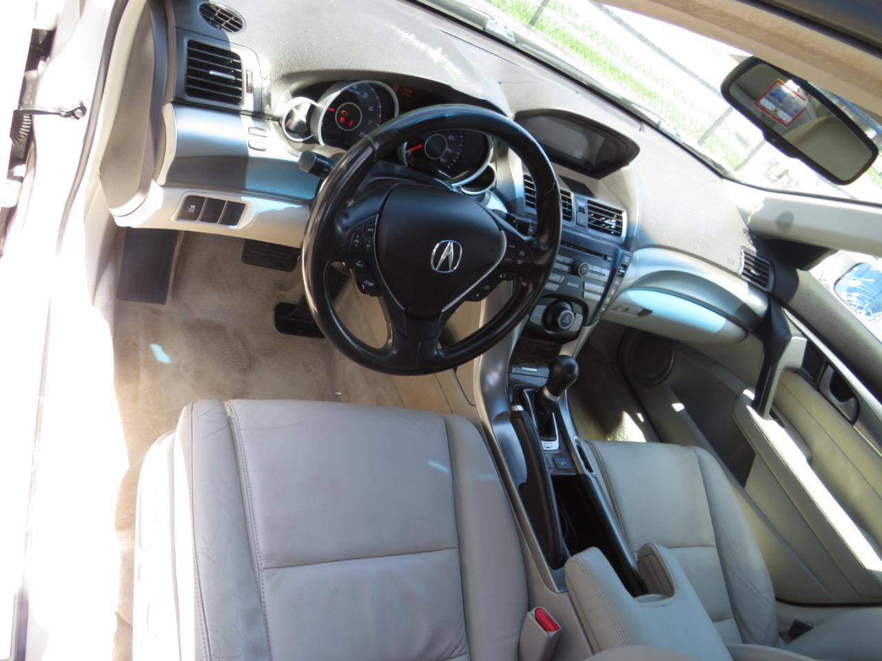 Acura TL 4dr Sdn 2WD 2010