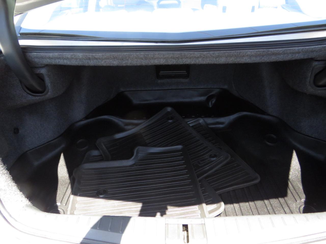 Acura TL 4dr Sdn 2WD 2010