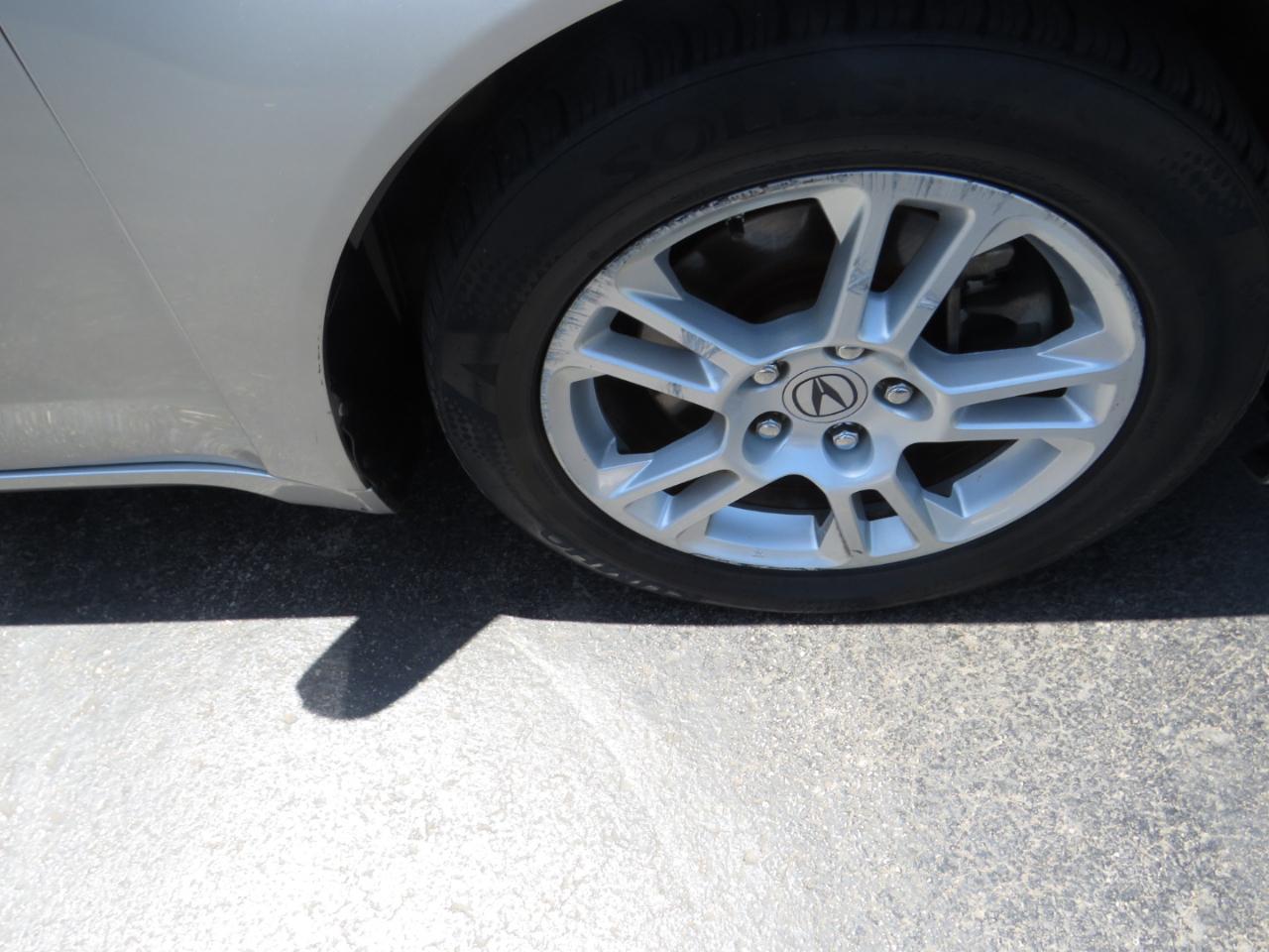 Acura TL 4dr Sdn 2WD 2010