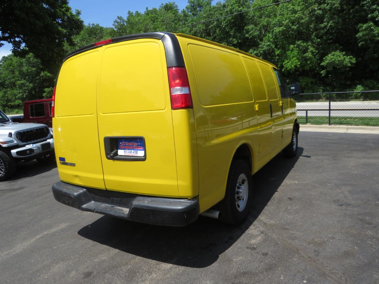 Chevrolet Express Cargo Van RWD 2500 135" 2021