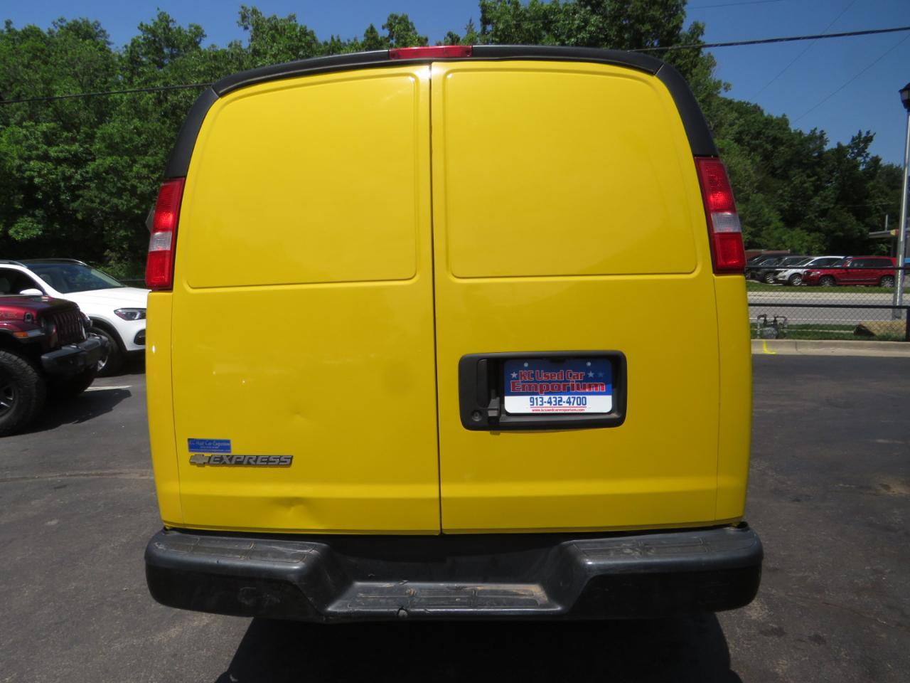 Chevrolet Express Cargo Van RWD 2500 135" 2021