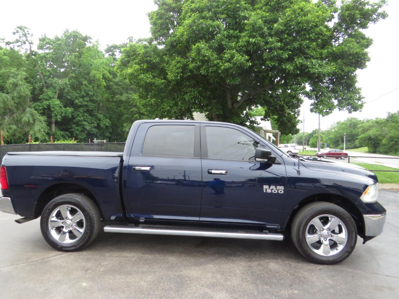 RAM 1500 Big Horn 4x4 Crew Cab 5'7" Box 2017