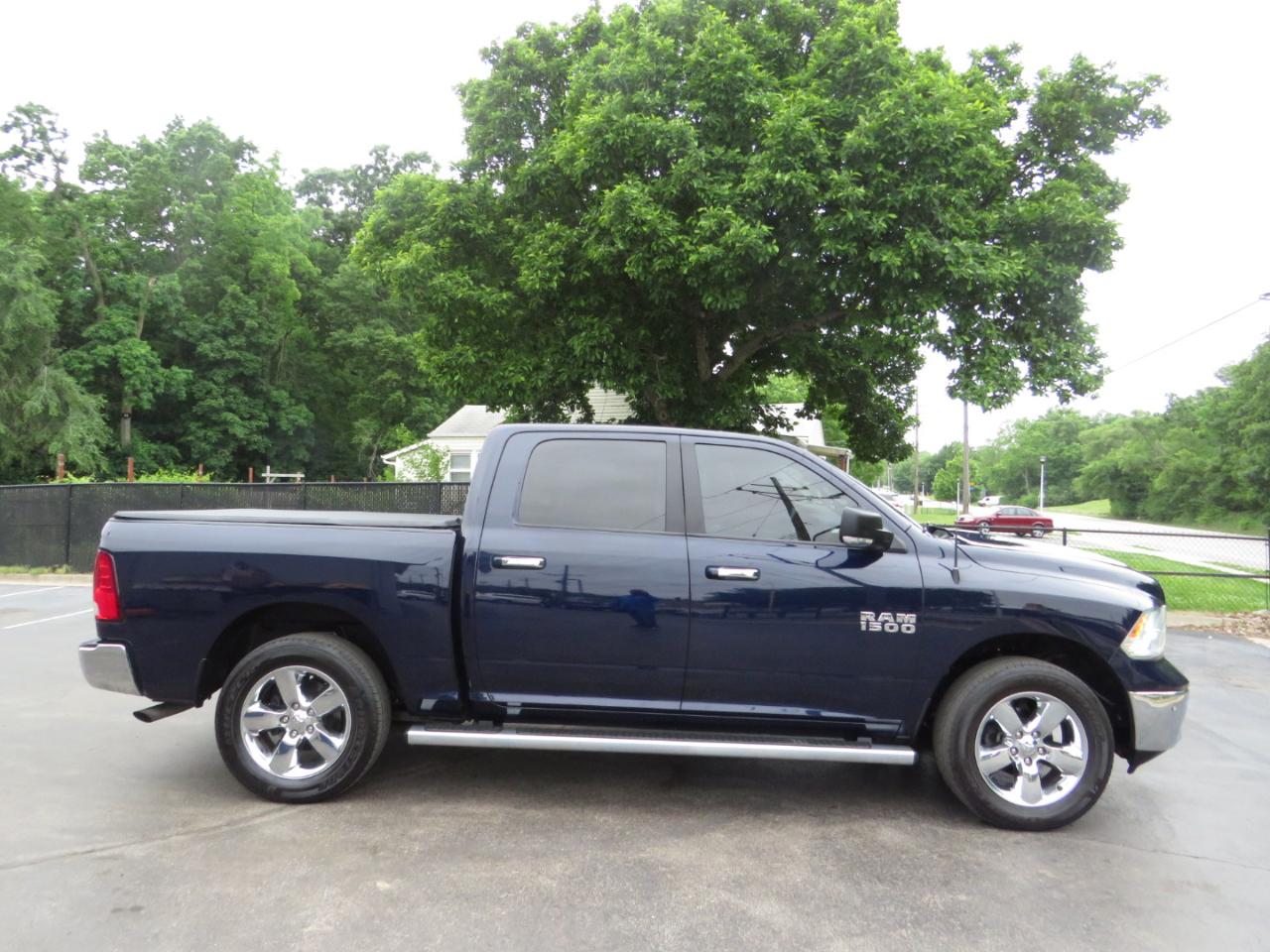 RAM 1500 Big Horn 4x4 Crew Cab 5'7" Box 2017