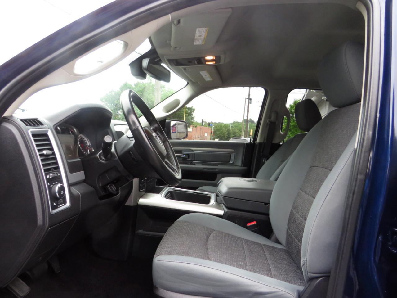 RAM 1500 Big Horn 4x4 Crew Cab 5'7" Box 2017