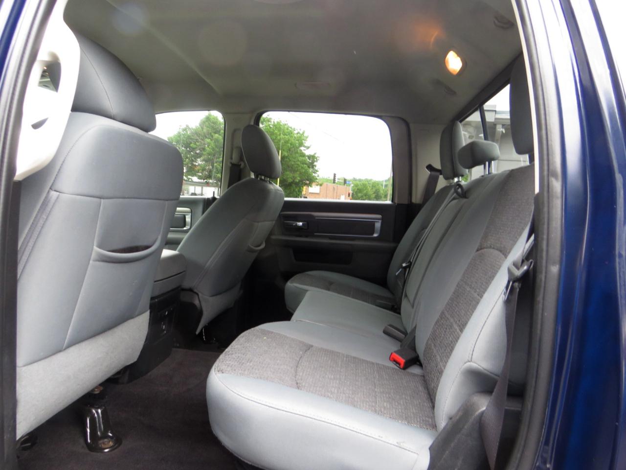 RAM 1500 Big Horn 4x4 Crew Cab 5'7" Box 2017