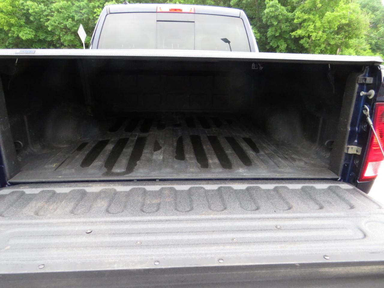 RAM 1500 Big Horn 4x4 Crew Cab 5'7" Box 2017