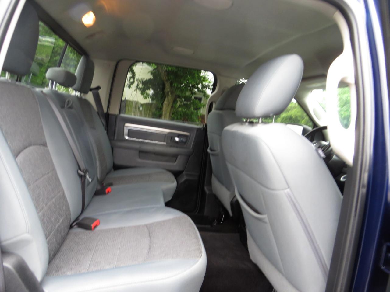 RAM 1500 Big Horn 4x4 Crew Cab 5'7" Box 2017