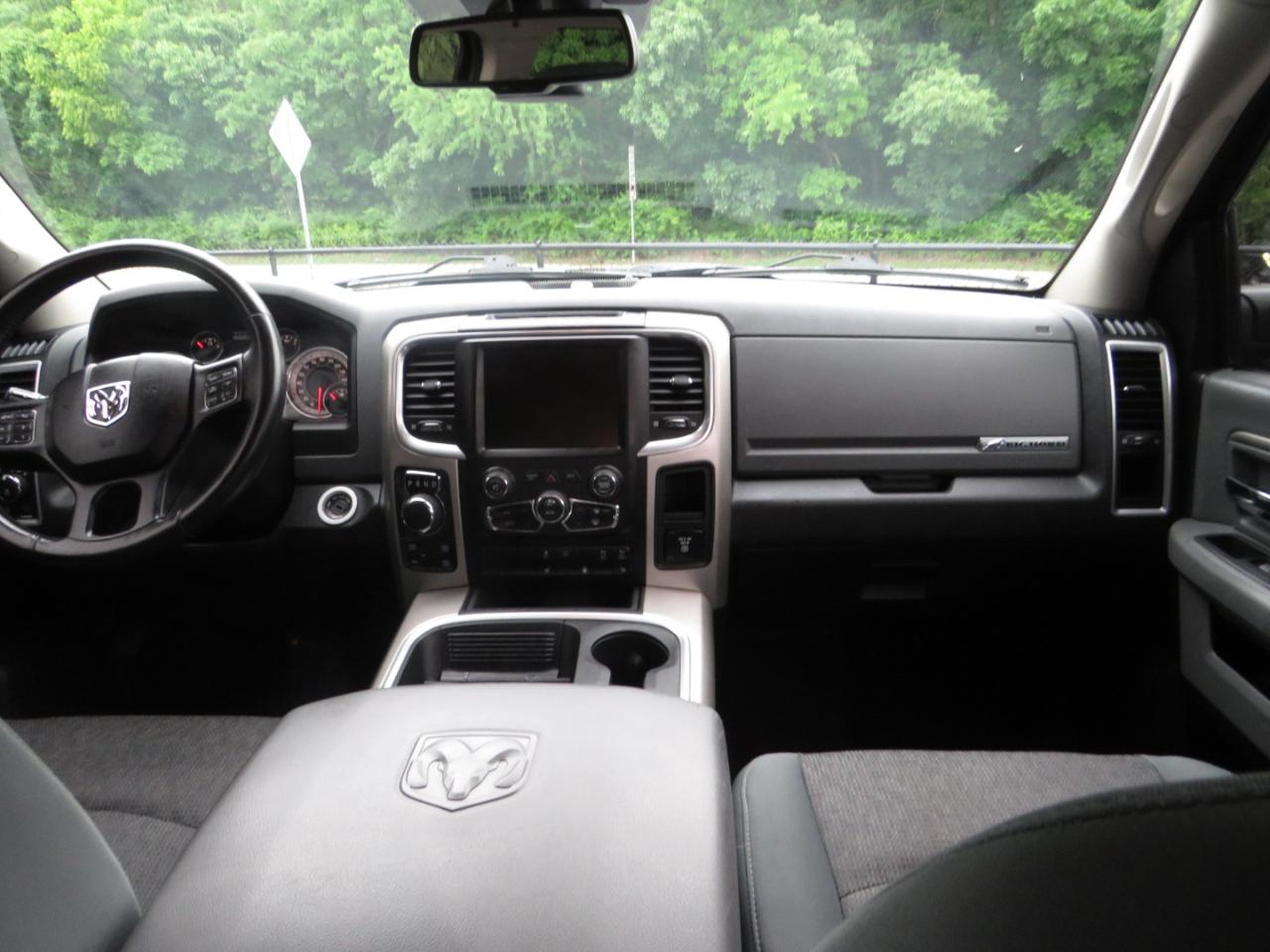 RAM 1500 Big Horn 4x4 Crew Cab 5'7" Box 2017