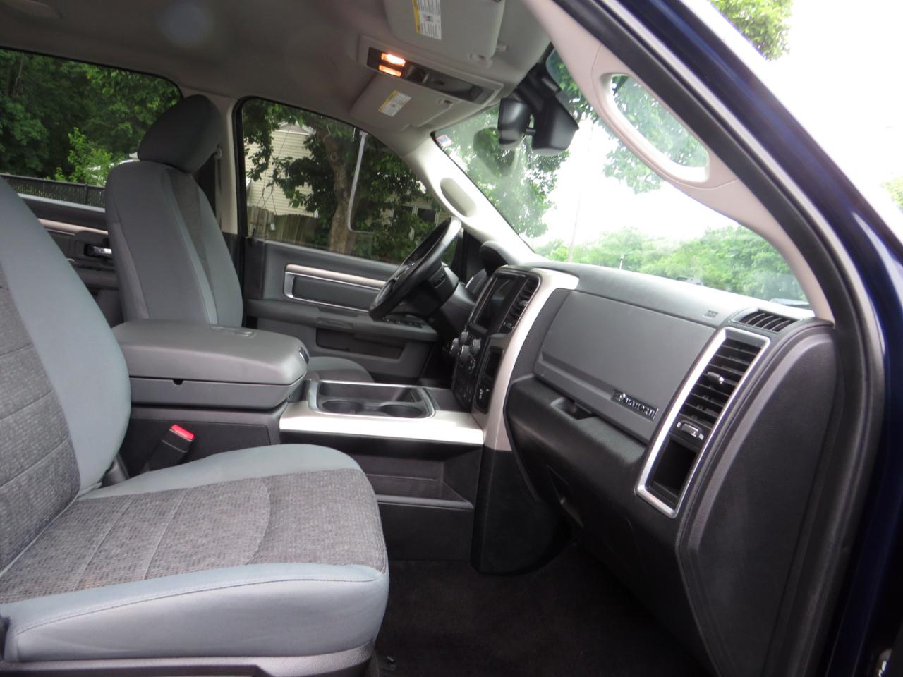 RAM 1500 Big Horn 4x4 Crew Cab 5'7" Box 2017